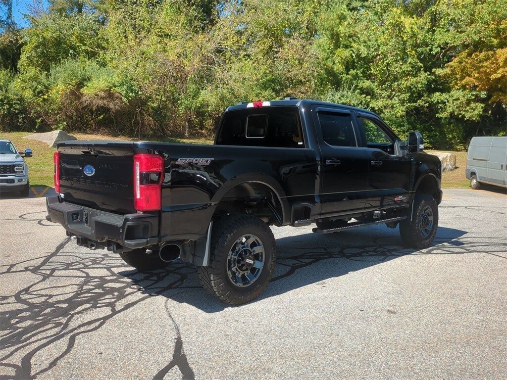 2023 Ford F-350 Lariat photo 3