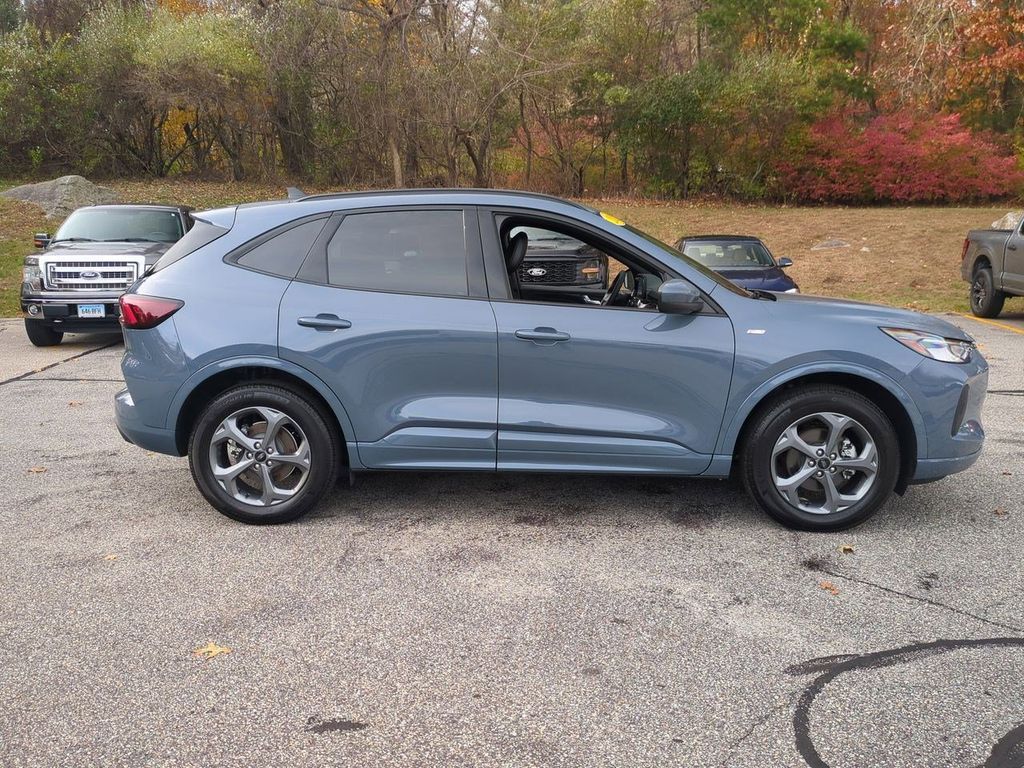 2024 Ford Escape ST-Line Select photo 2