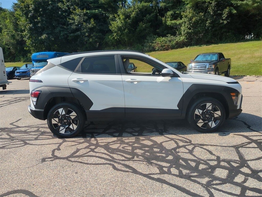 2024 Hyundai Kona SEL photo 2