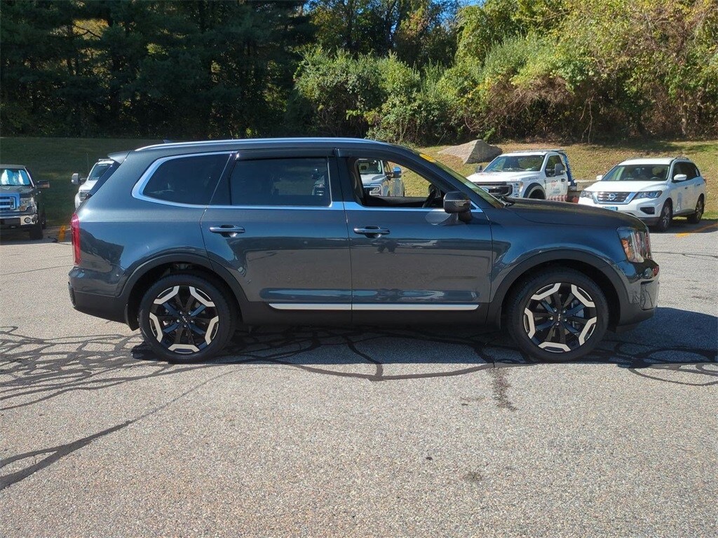 2023 Kia Telluride S photo 2