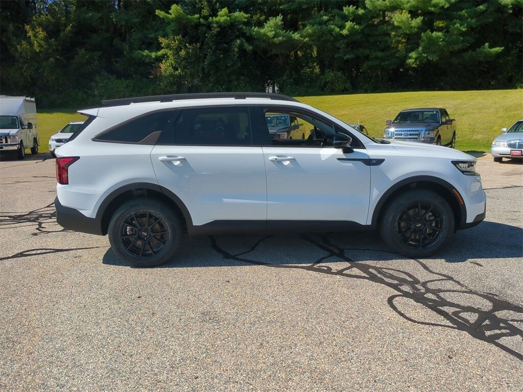 2022 Kia Sorento S photo 2