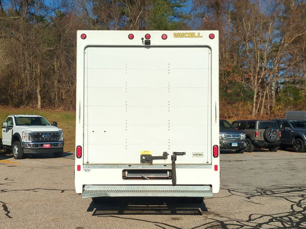 2023 Ford Transit Cutaway photo 3