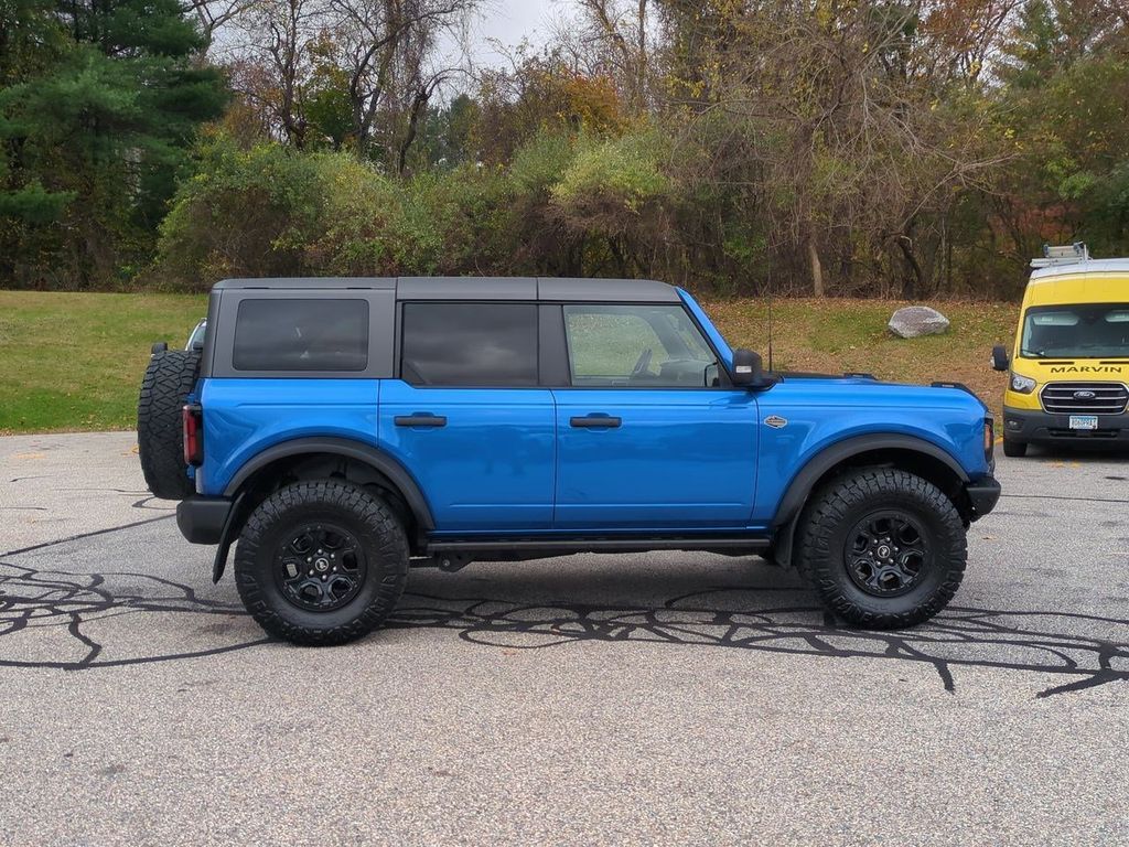 2024 Ford Bronco Wildtrak photo 2