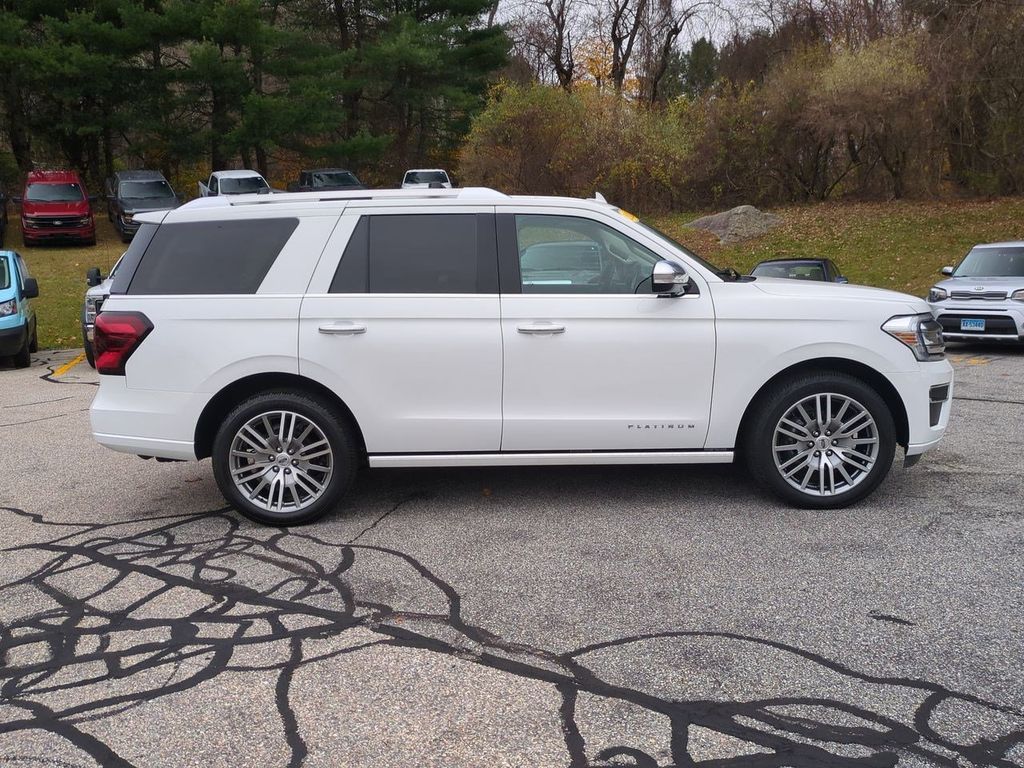 2022 Ford Expedition Platinum photo 2