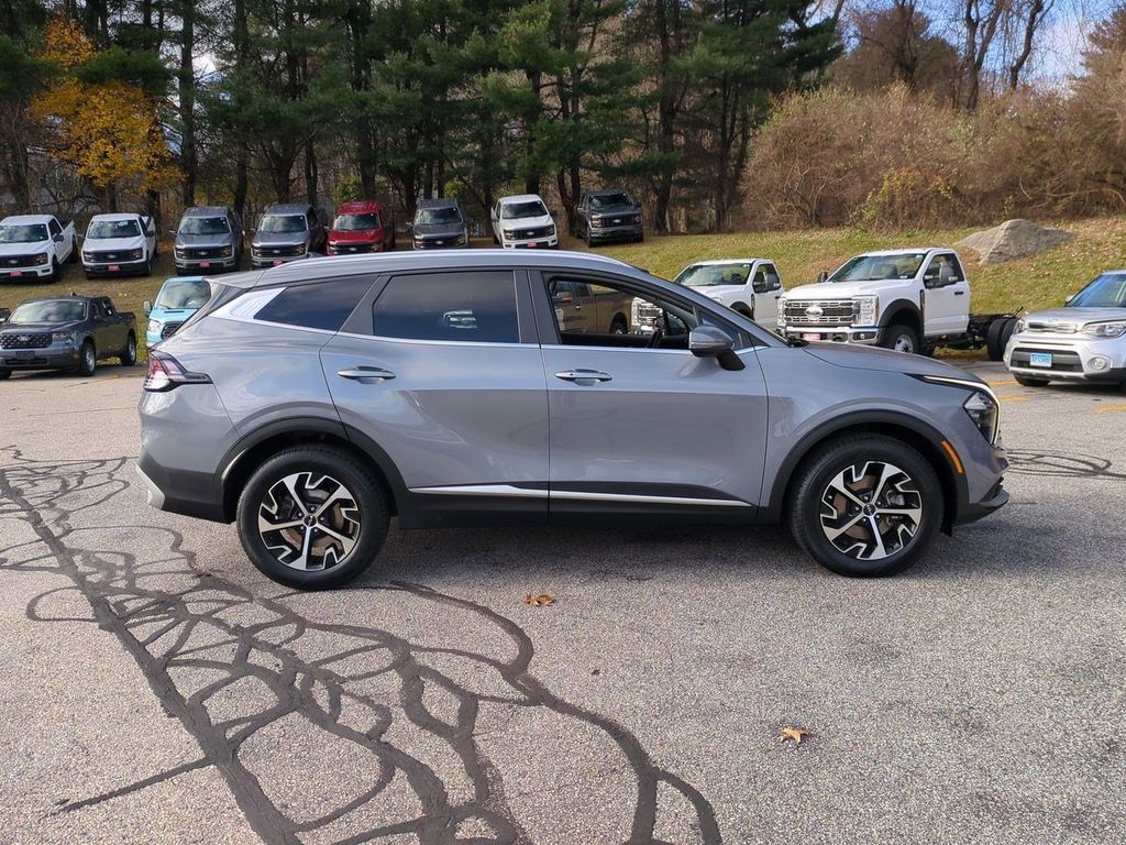 2023 Kia Sportage EX photo 2