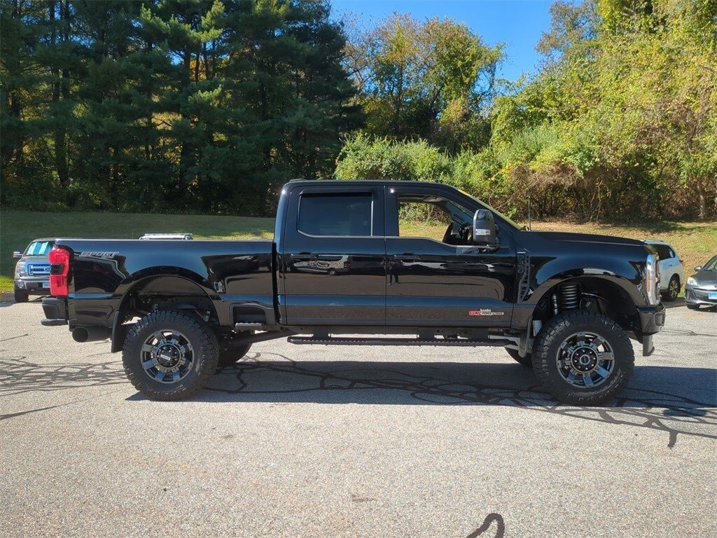2023 Ford F-350 Lariat photo 2