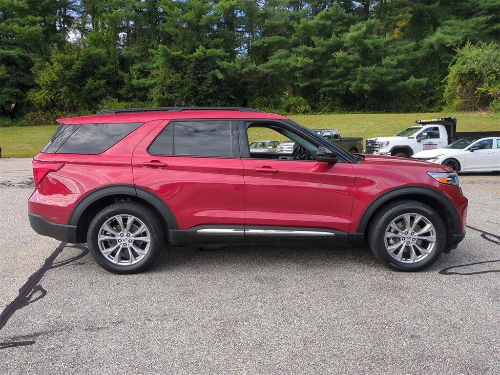 2023 Ford Explorer XLT photo 2
