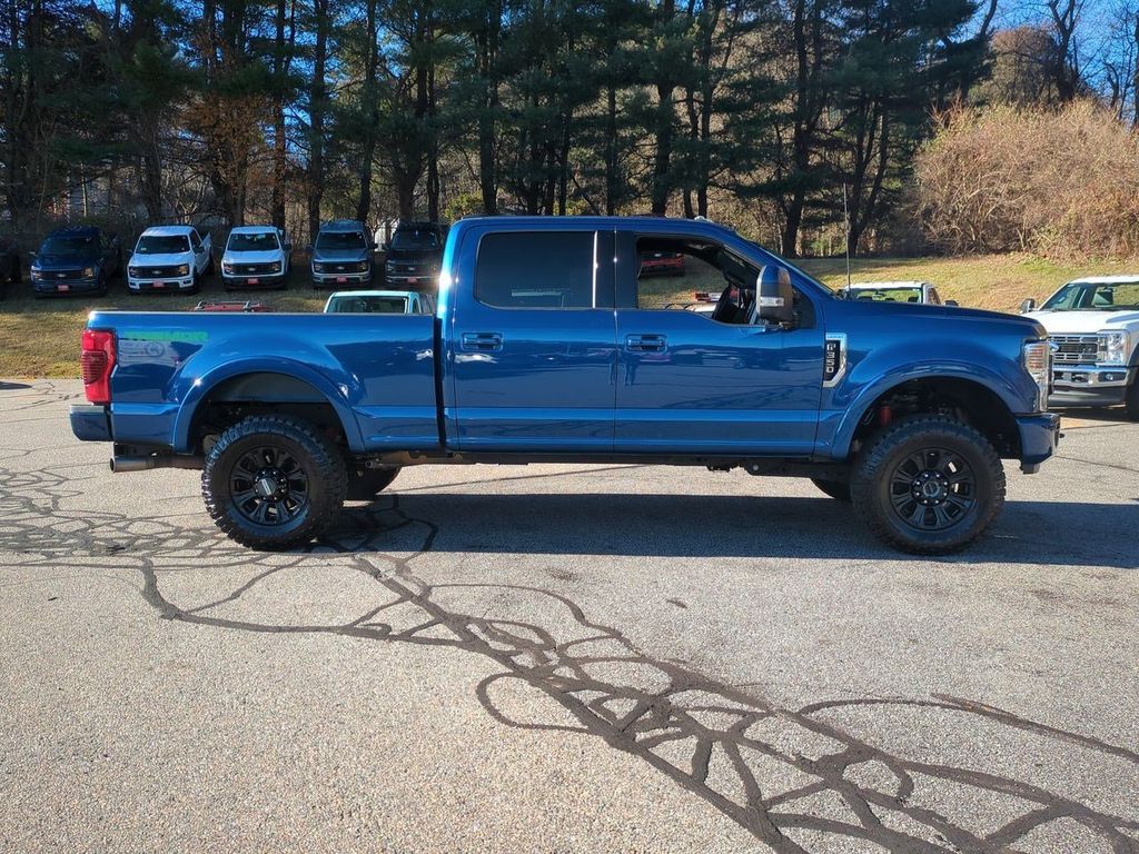 2022 Ford F-350 Lariat photo 2