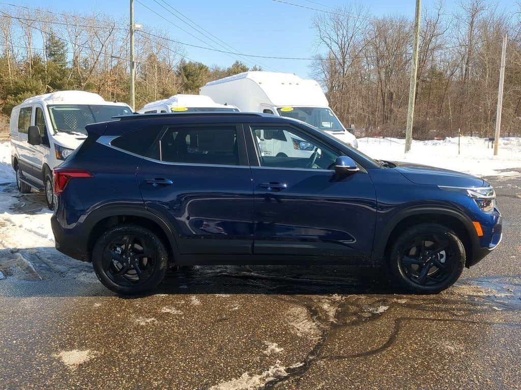 New 2026 Kia Seltos EX SUV