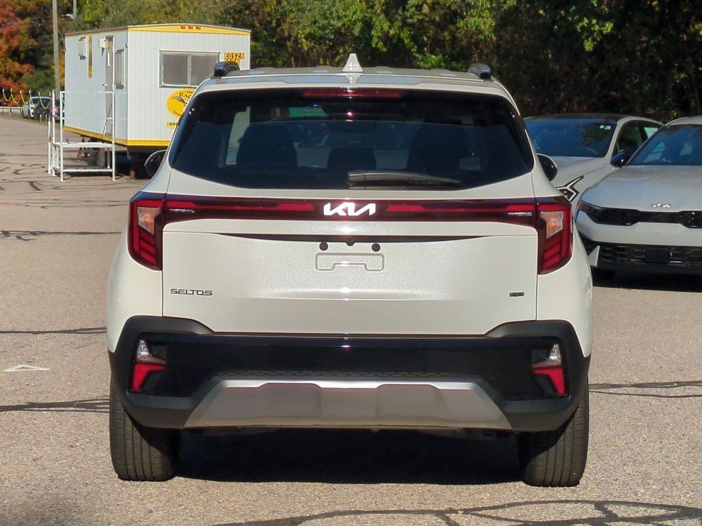 2026 Kia Seltos S photo 3