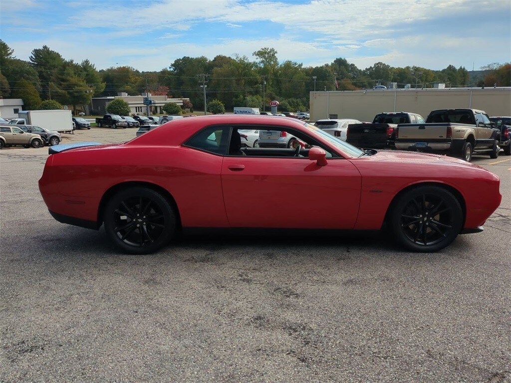 2018 Dodge Challenger R/T photo 2