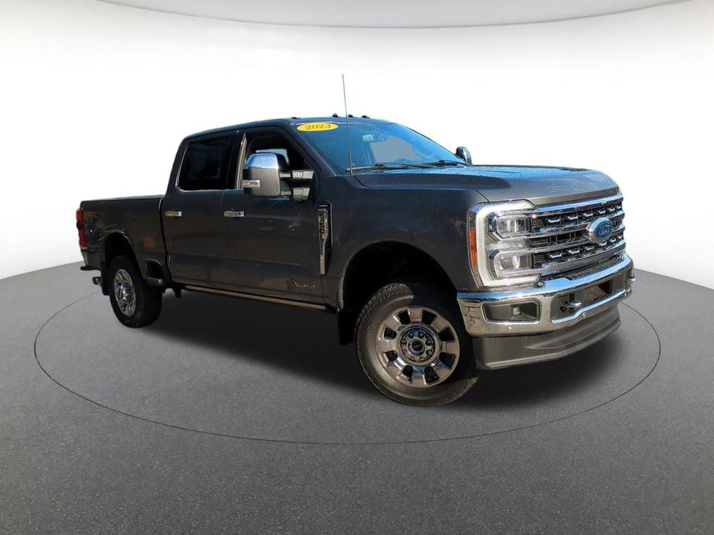 2023 Ford F-350 Super Duty Lariat's photo