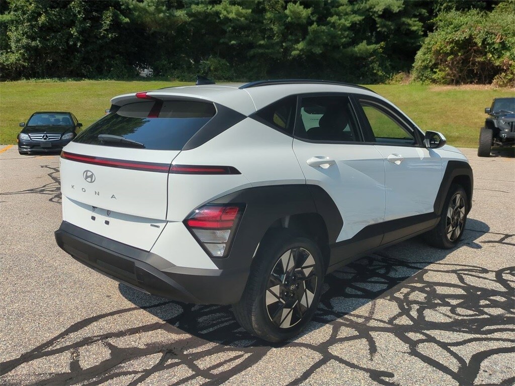 2024 Hyundai Kona SEL photo 3