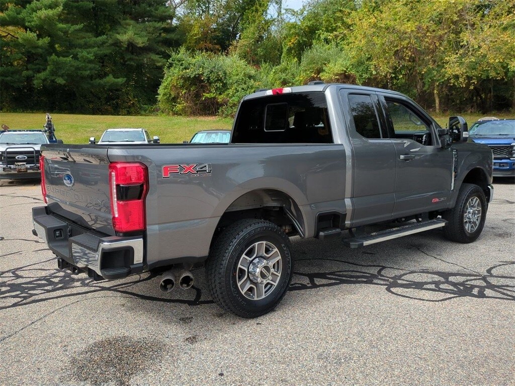 2024 Ford F-350 Lariat photo 3