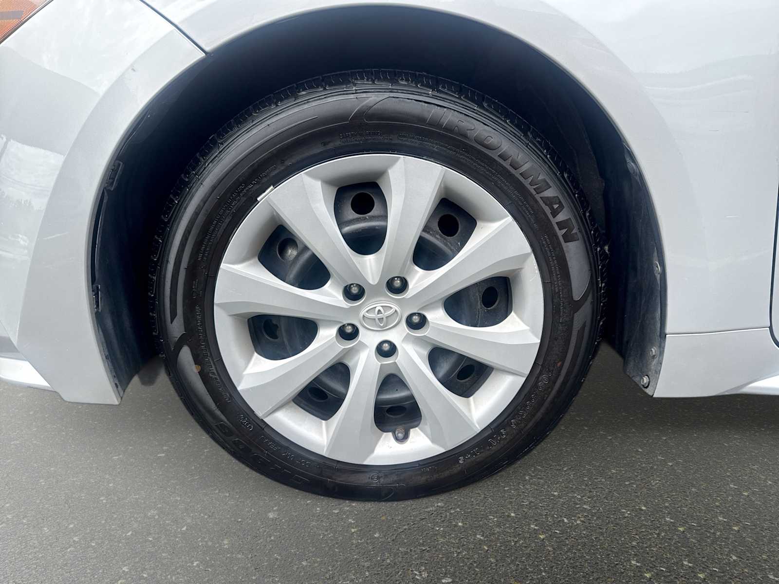 2021 Toyota Corolla LE - Photo 18