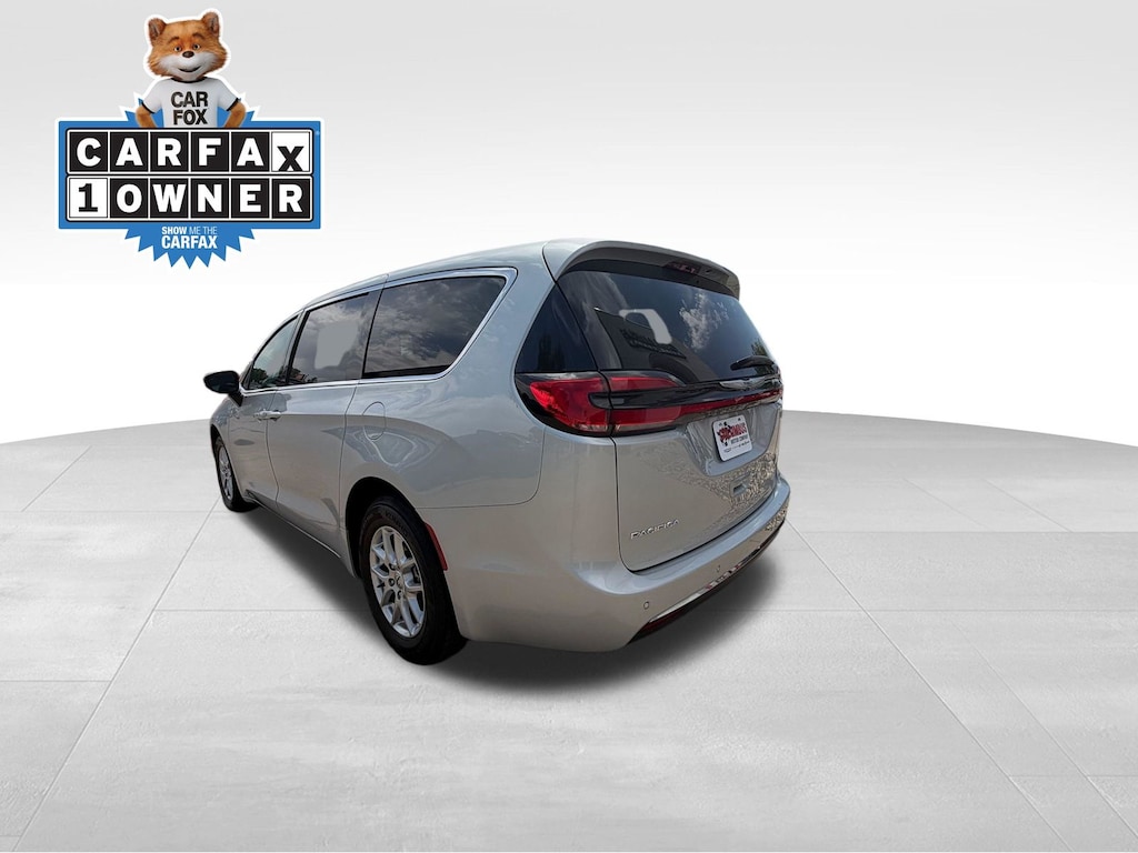 Used 2024 Chrysler Pacifica Touring L Minivan/Van