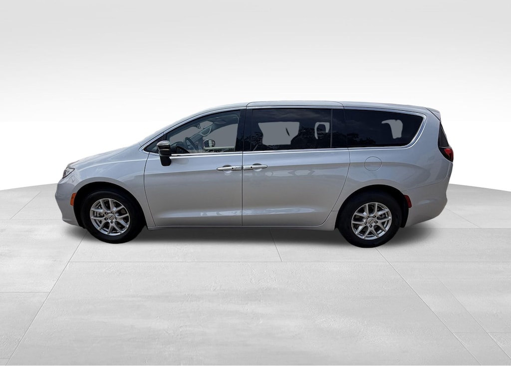 Used 2024 Chrysler Pacifica Touring L Minivan/Van