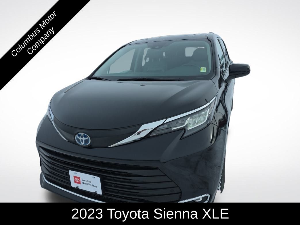 2023 Toyota Sienna XLE's photo