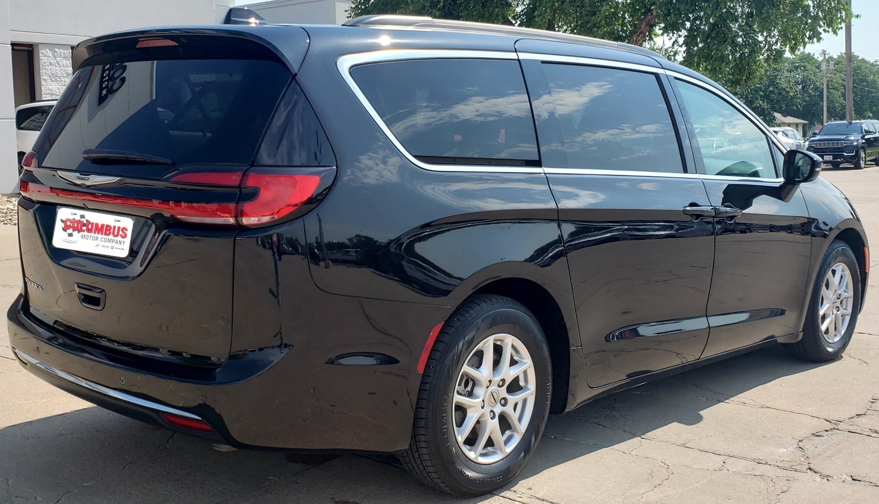 Used 2022 Chrysler Pacifica Touring L with VIN 2C4RC1BG5NR141660 for sale in Columbus, NE