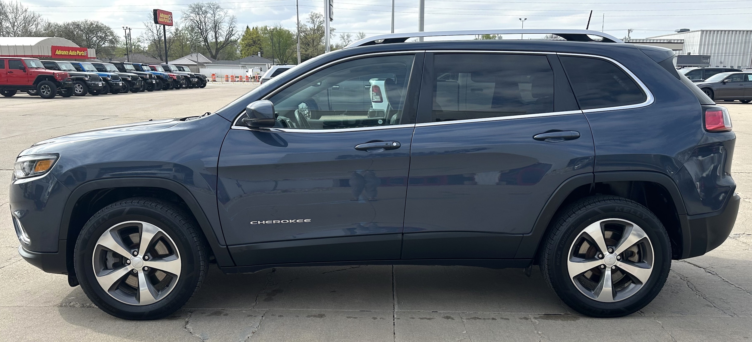 Used 2020 Jeep Cherokee Limited with VIN 1C4PJMDX6LD559804 for sale in Columbus, NE
