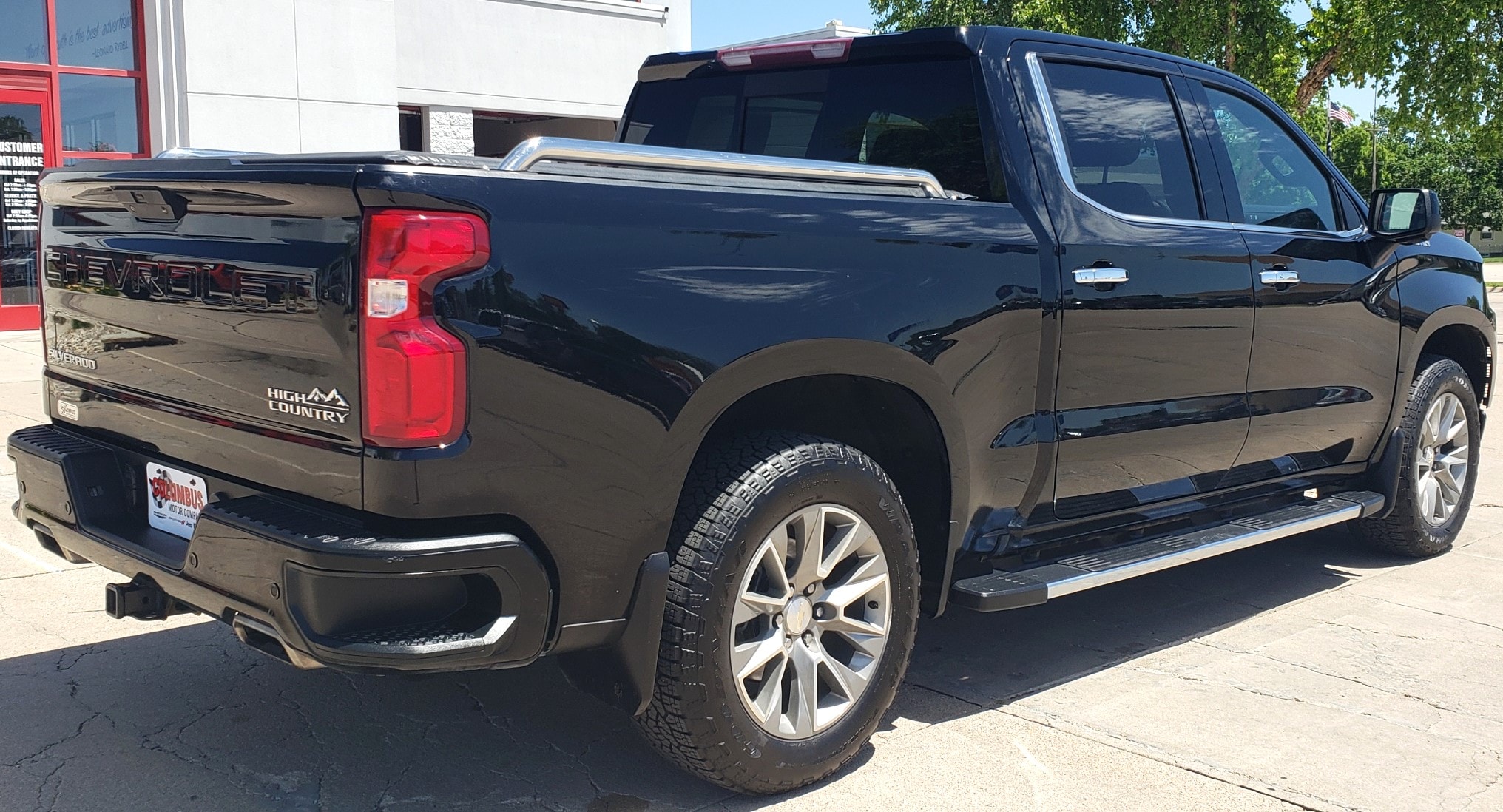 Used 2020 Chevrolet Silverado 1500 High Country with VIN 1GCUYHED0LZ228701 for sale in Columbus, NE