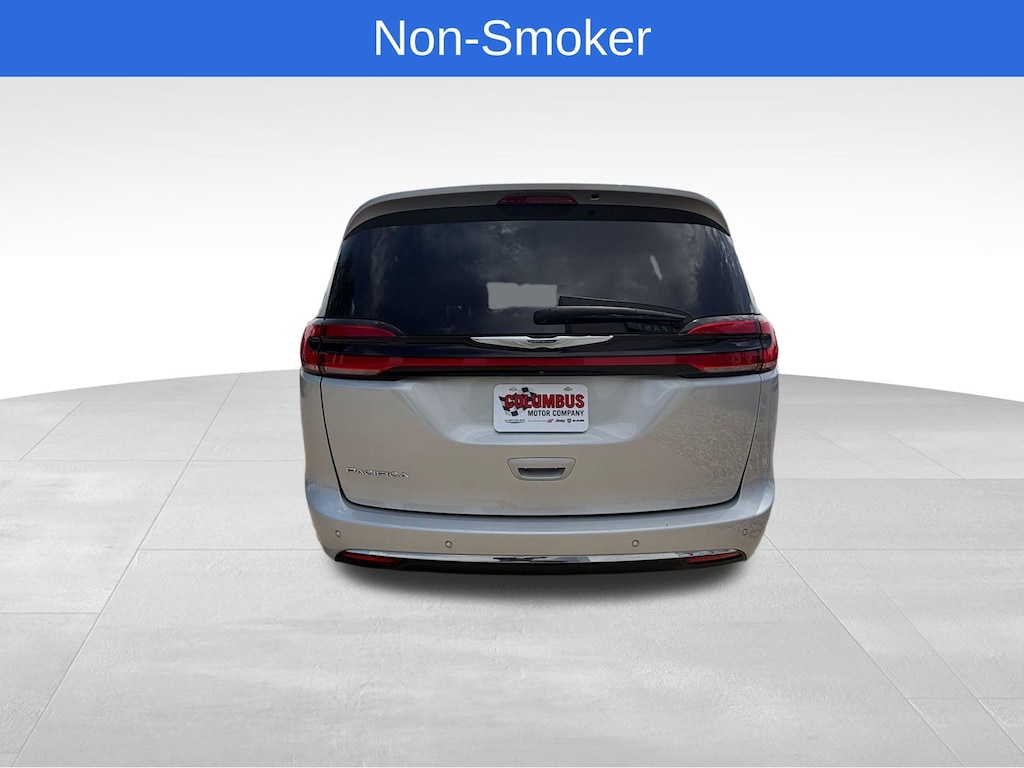 Used 2024 Chrysler Pacifica Touring L Minivan/Van