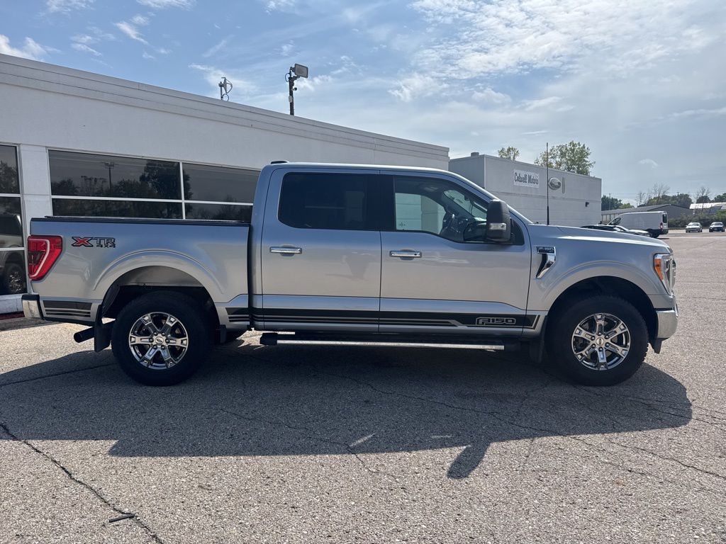 2021 Ford F-150 XLT photo 2