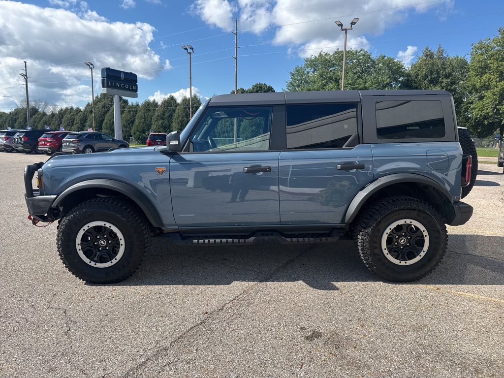 2024 Ford Bronco Badlands photo 2