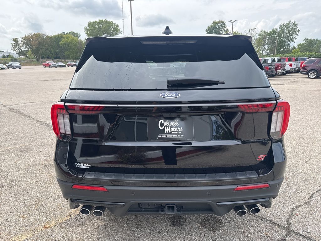 2025 Ford Explorer ST photo 2