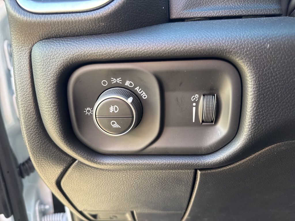 2026 RAM 3500 Big Horn - Photo 10