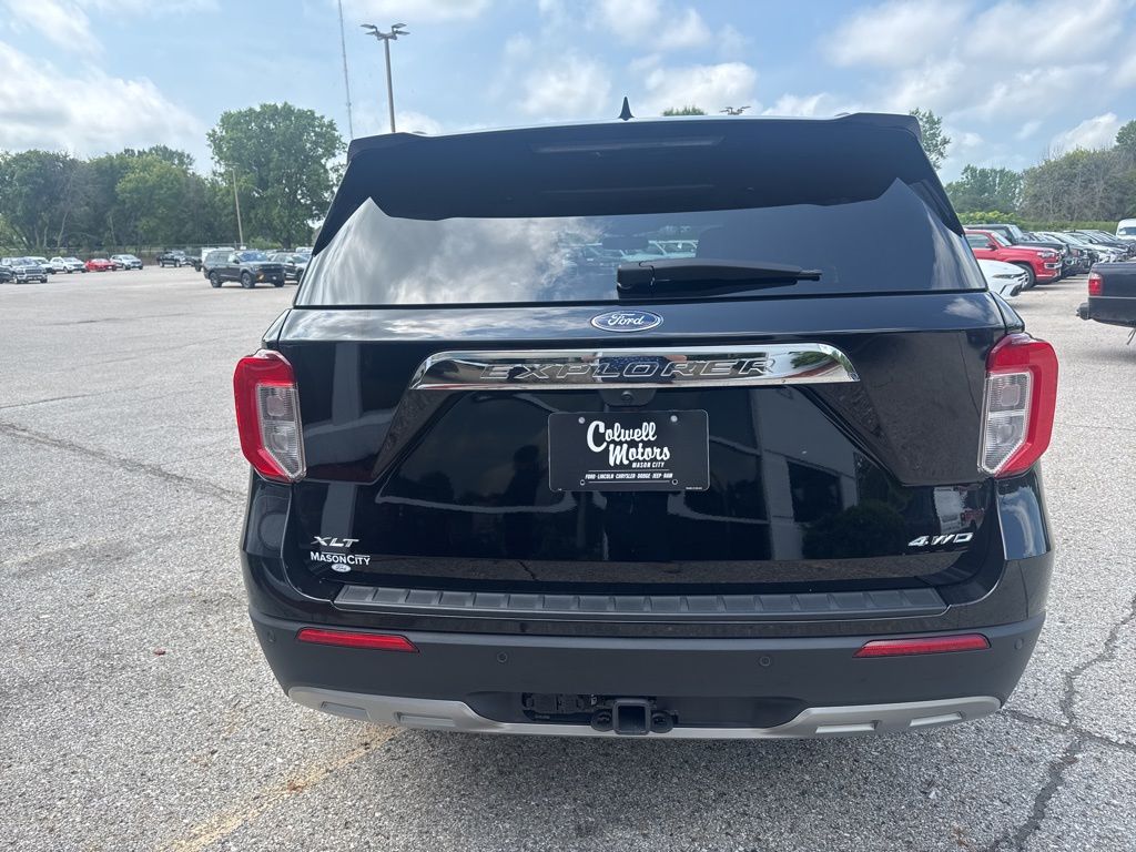 2023 Ford Explorer XLT photo 3