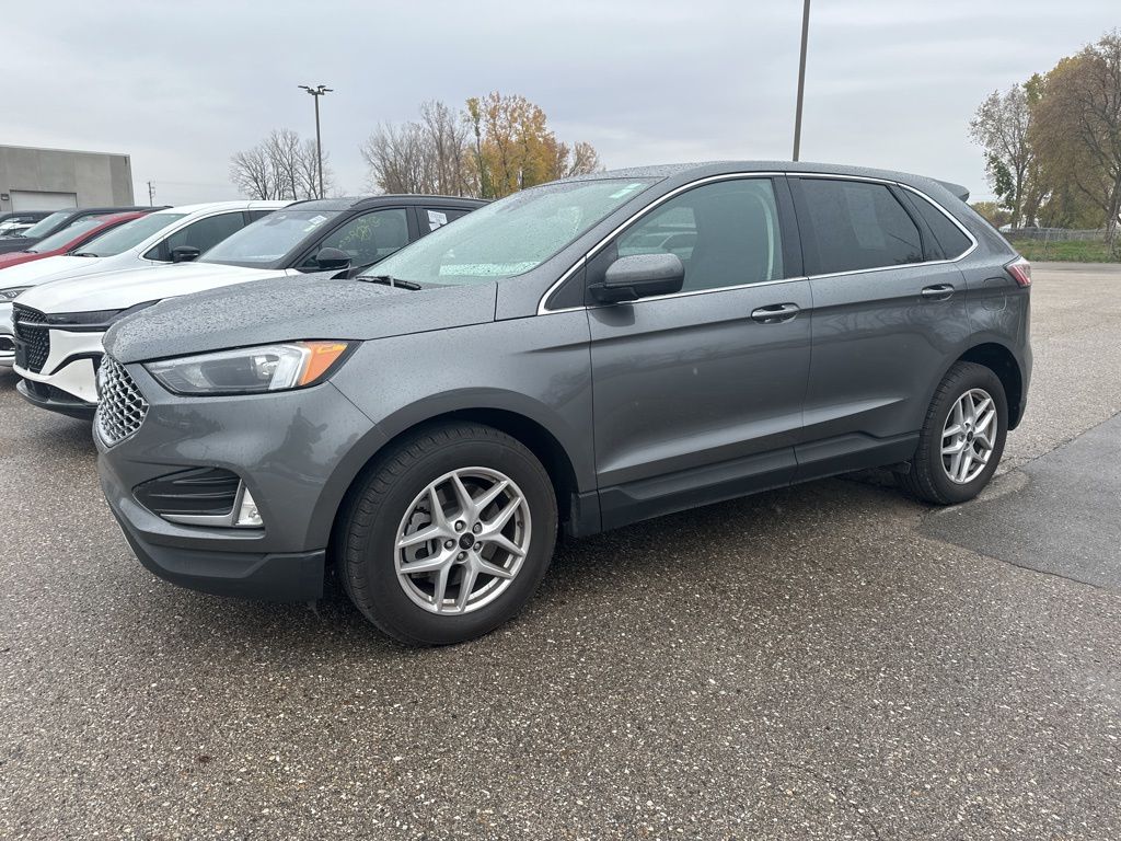 2024 Ford Edge SEL photo 2