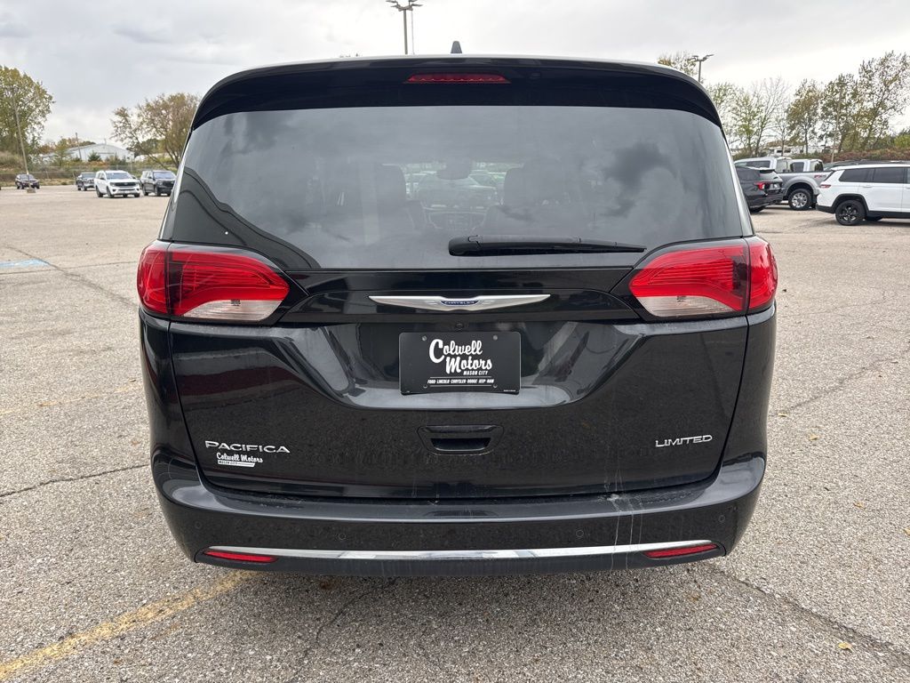 2020 Chrysler Pacifica Limited photo 2