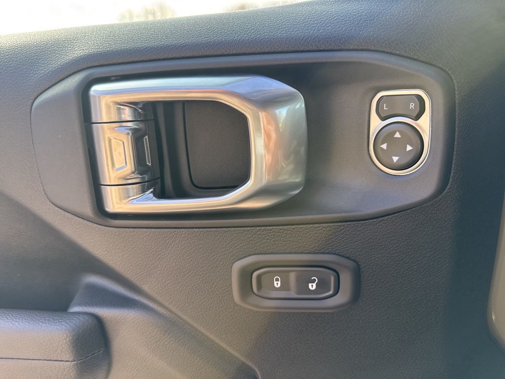 2026 Jeep Wrangler 4-Door Willys - Photo 9