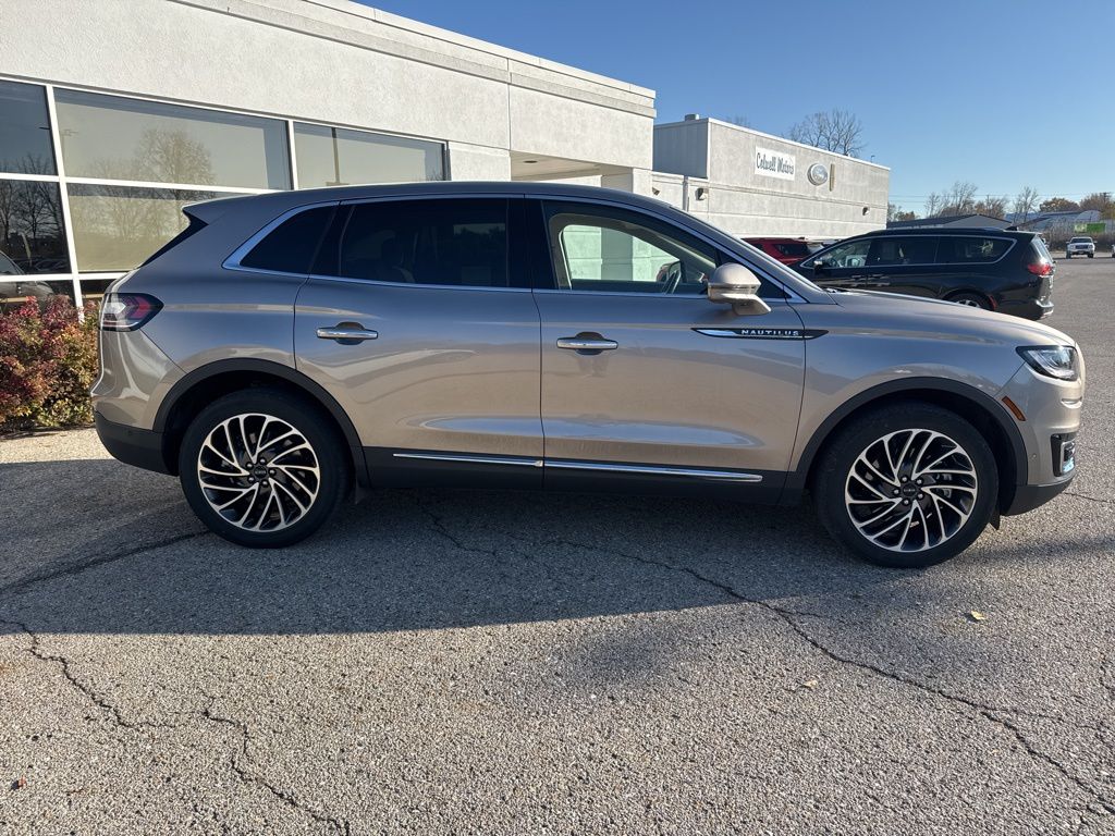 2020 Lincoln Nautilus Reserve photo 2