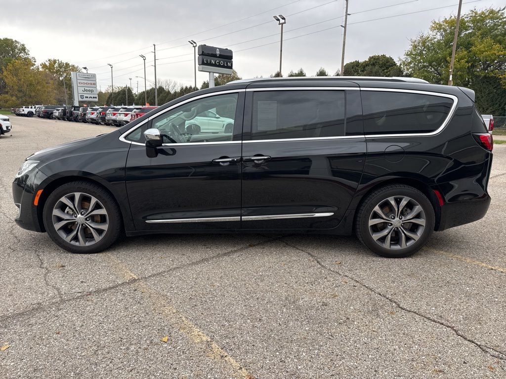 2020 Chrysler Pacifica Limited photo 3