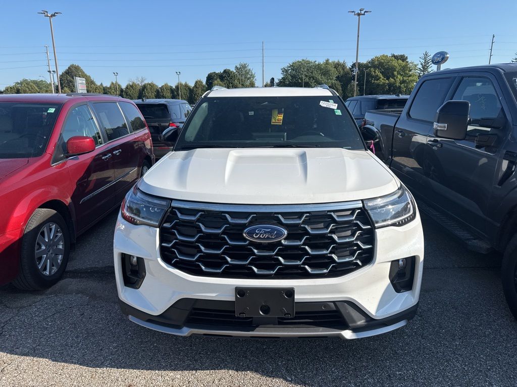 2025 Ford Explorer Platinum photo 2