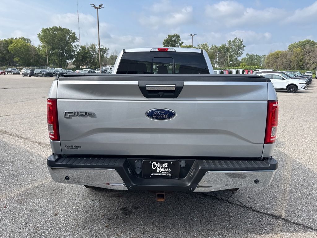 2016 Ford F-150 XLT photo 2