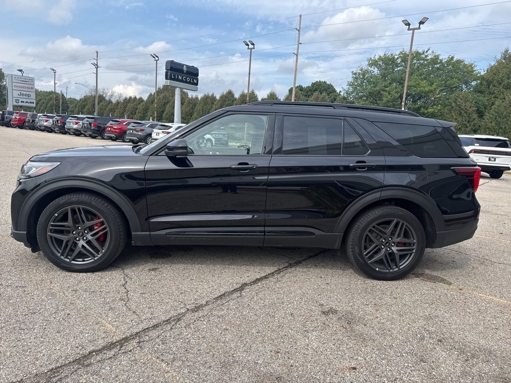 2025 Ford Explorer ST photo 3