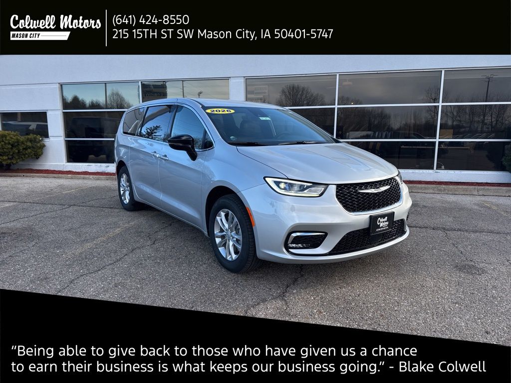 2026 Chrysler Pacifica Select's photo