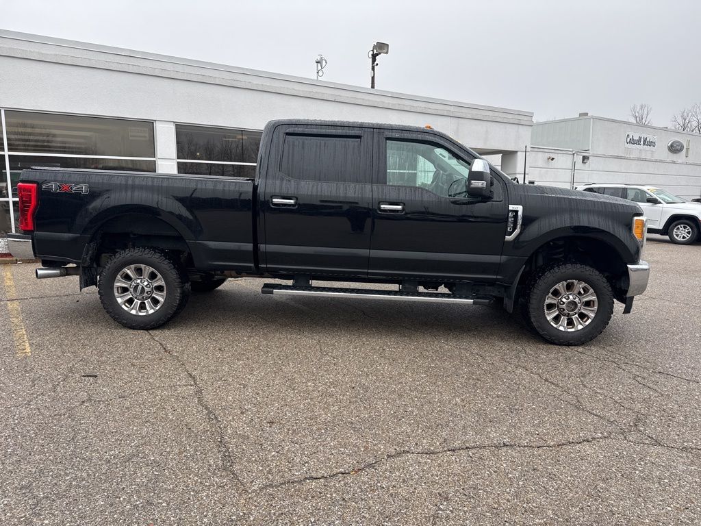 2017 Ford F-250 XLT photo 2