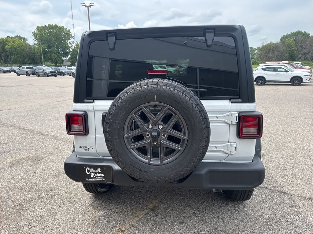 2025 Jeep Wrangler Sport photo 3