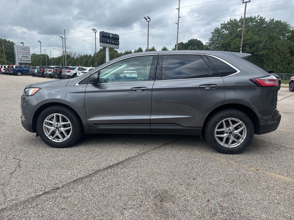 2022 Ford Edge SEL photo 4