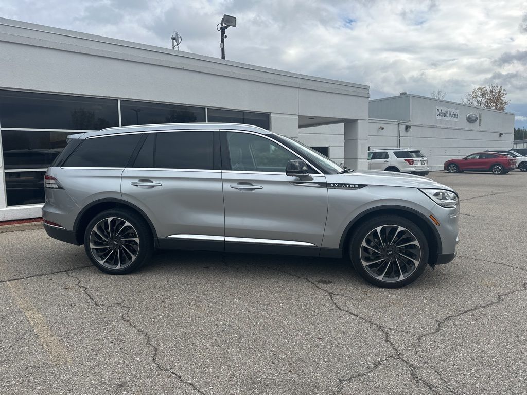 2021 Lincoln Aviator Reserve photo 2