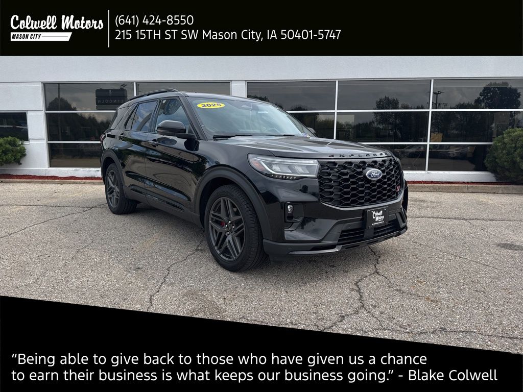 2025 Ford Explorer ST's photo