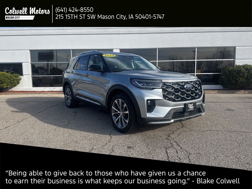 2025 Ford Explorer Platinum's photo