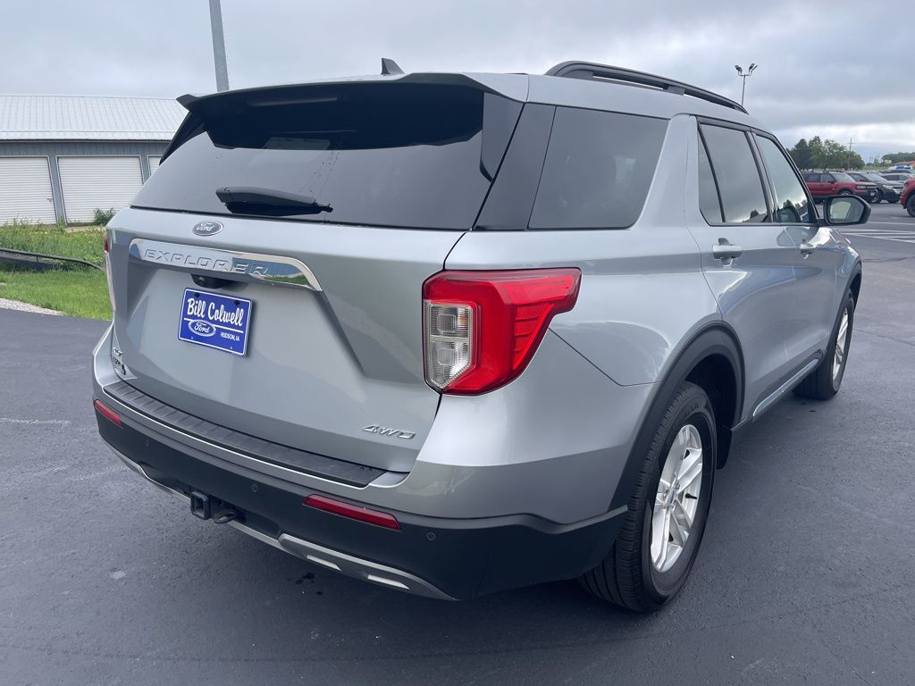 2023 Ford Explorer XLT photo 2