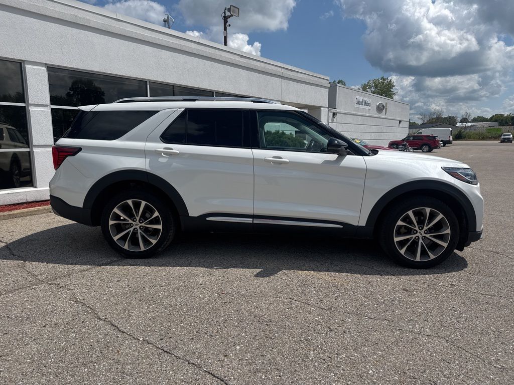 2025 Ford Explorer Platinum photo 2