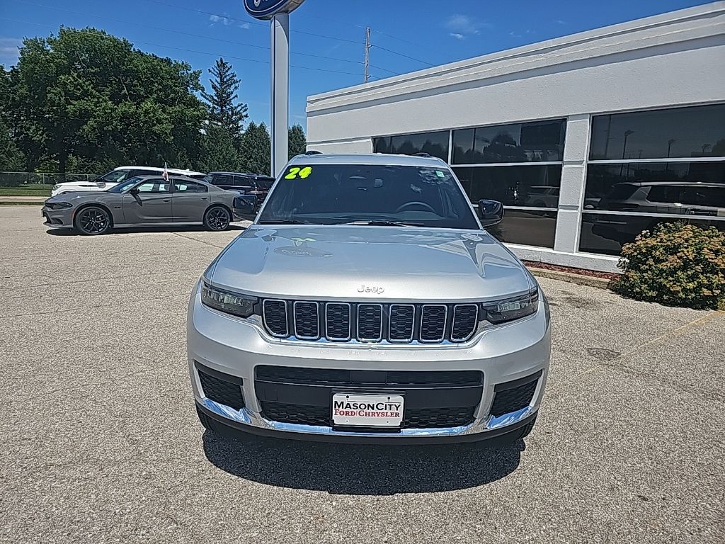 2024 Jeep Grand Cherokee Laredo photo 2