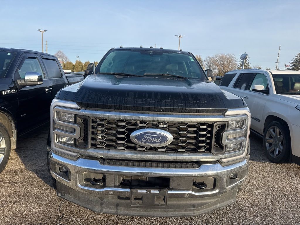 Used 2023 Ford F-450SD Lariat Truck